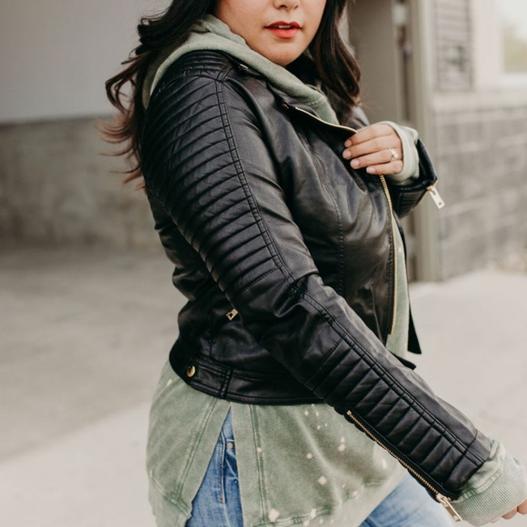 Sold - Picture 3 of 10